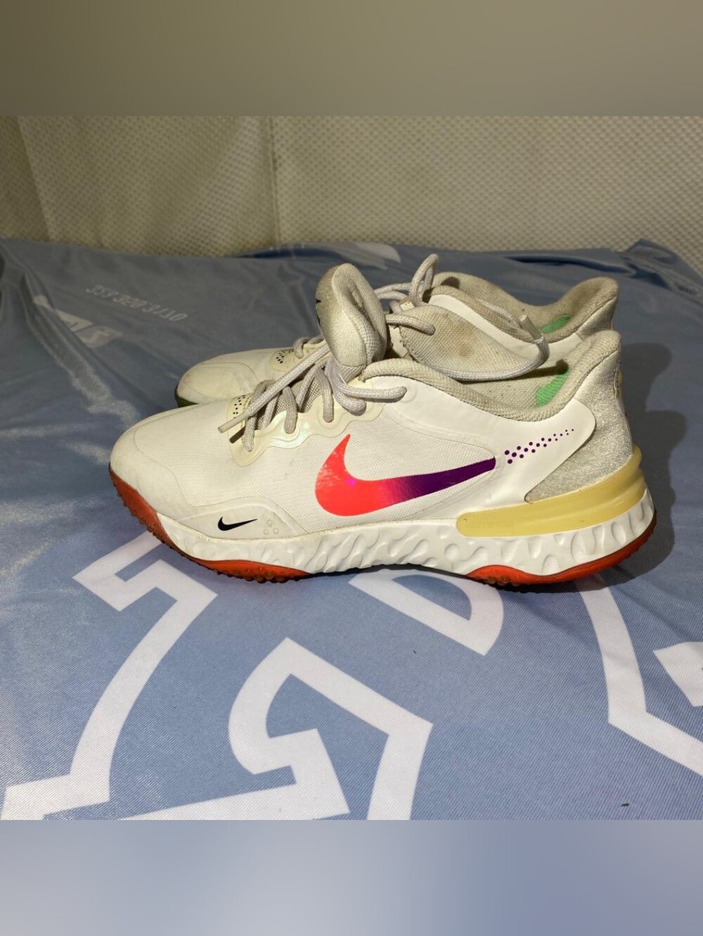 Nike Alpha Huarache Elite 3 Turf Shoes CU8403-100 White Ombre Swoosh Size 11 - Picture 2 of 7